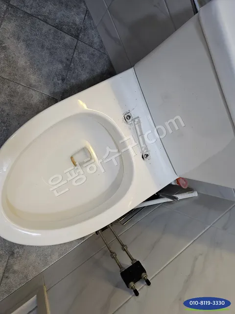 위에서 내려다본 양변기